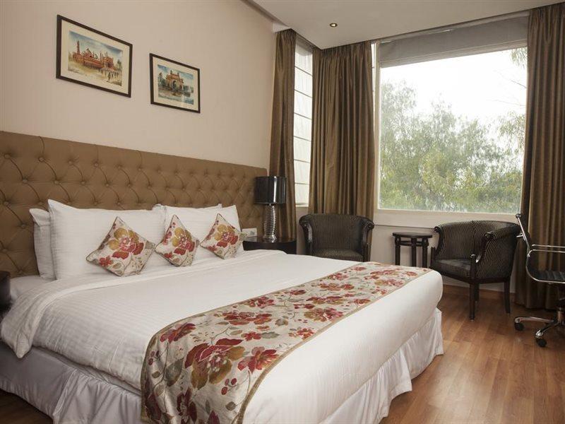 Hotel Athena New Delhi Exteriör bild